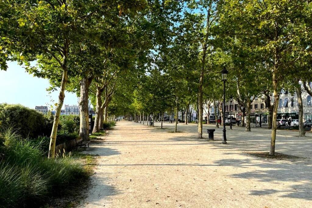 Pau Centre Vue Sur Les Pyrenees Pour 2 Nuits Au Minimum Apartment ภายนอก รูปภาพ